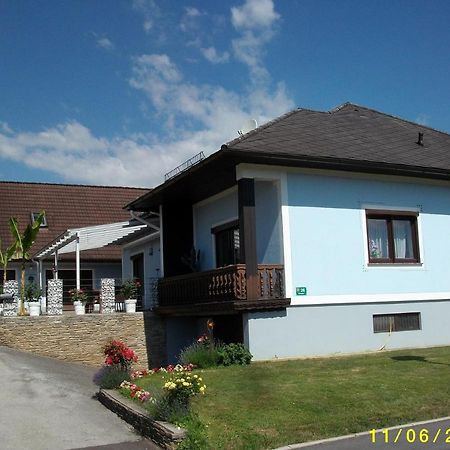 Ferienwohnung Moni Geiseldorf エクステリア 写真