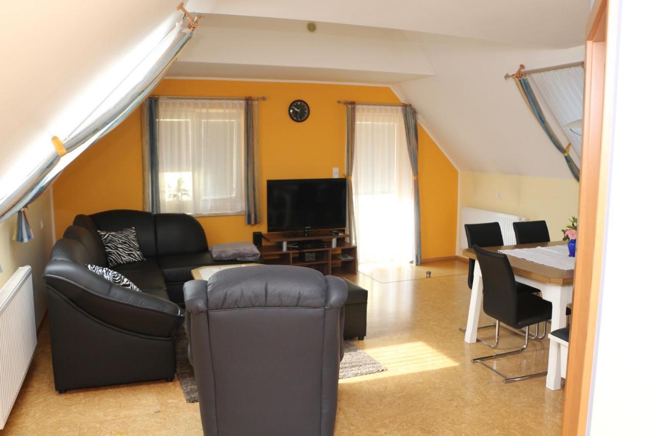 Ferienwohnung Moni Geiseldorf エクステリア 写真