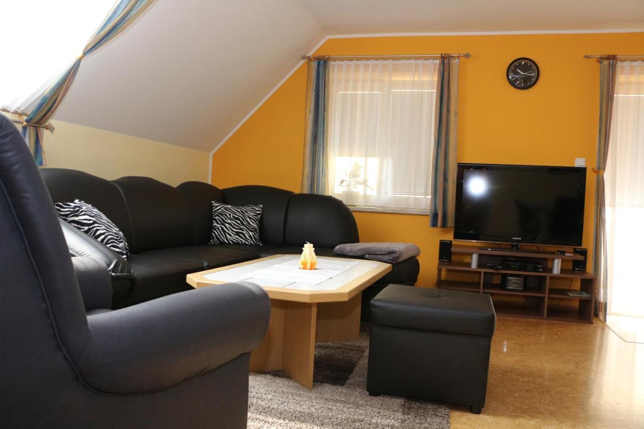 Ferienwohnung Moni Geiseldorf エクステリア 写真